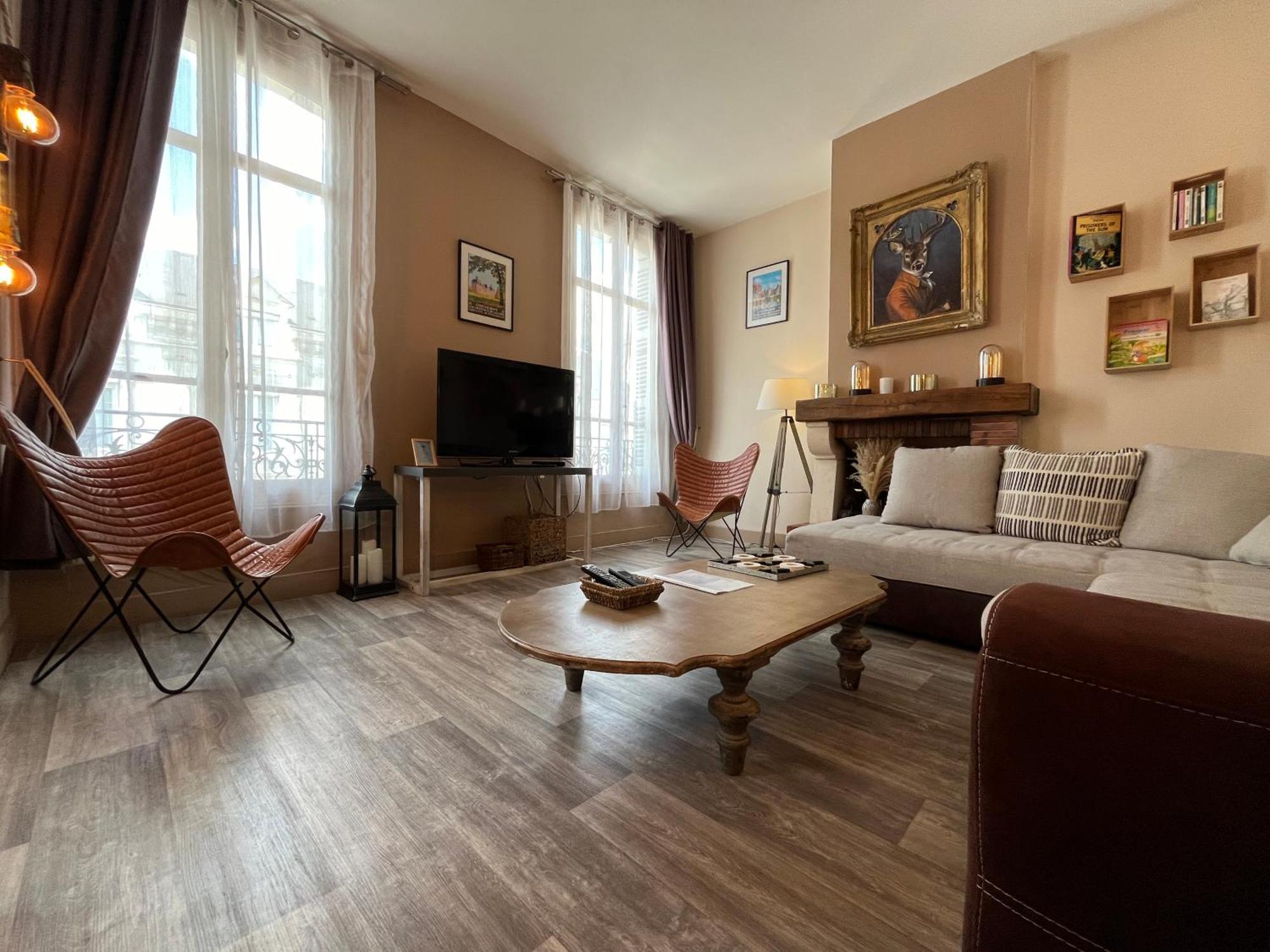 Cote Chateau - Grand Appartement Au Coeur De بلْوا المظهر الخارجي الصورة