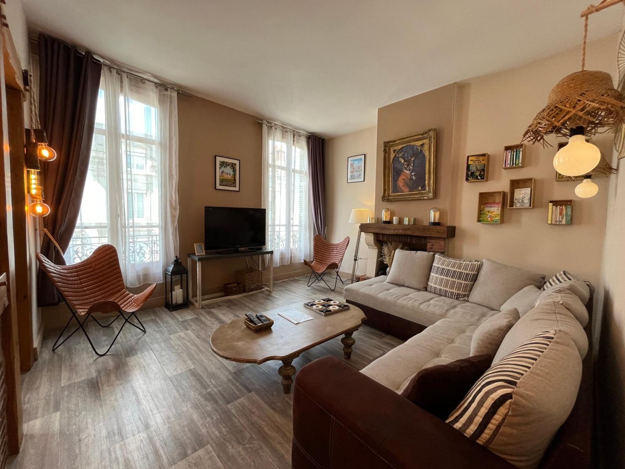 Cote Chateau - Grand Appartement Au Coeur De بلْوا المظهر الخارجي الصورة