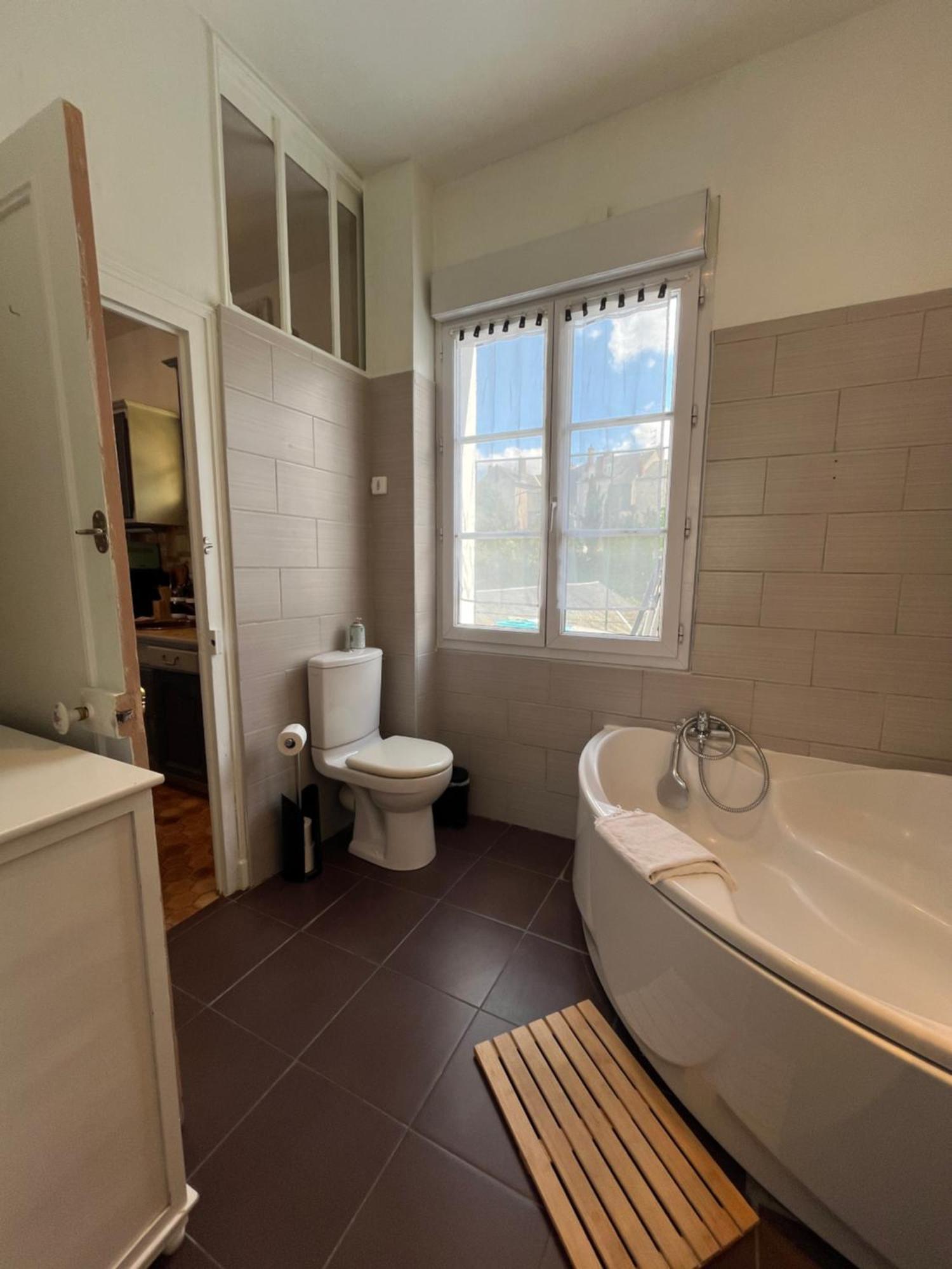 Cote Chateau - Grand Appartement Au Coeur De بلْوا المظهر الخارجي الصورة