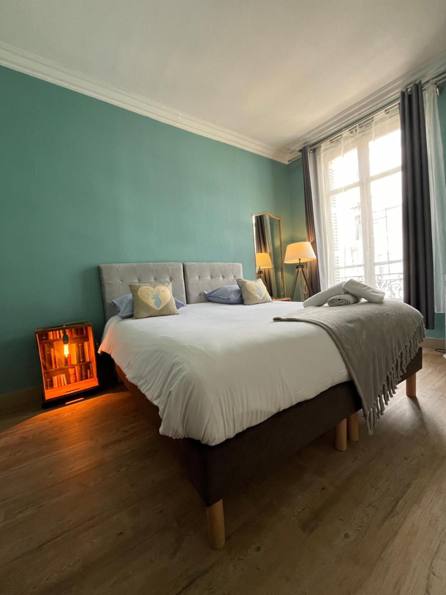 Cote Chateau - Grand Appartement Au Coeur De بلْوا المظهر الخارجي الصورة